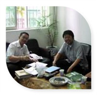 日本客戶來訪在公司洽談商務(wù)