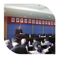新竹公司董事長在桂林市加快發(fā)展新興竹產(chǎn)業(yè)研討會上作宣讀論。